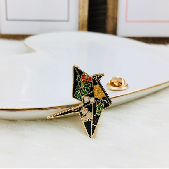 ‼️5 for $25 SALE‼️Cute Black Paper Bird Enamel Pin - Picture 2 of 5